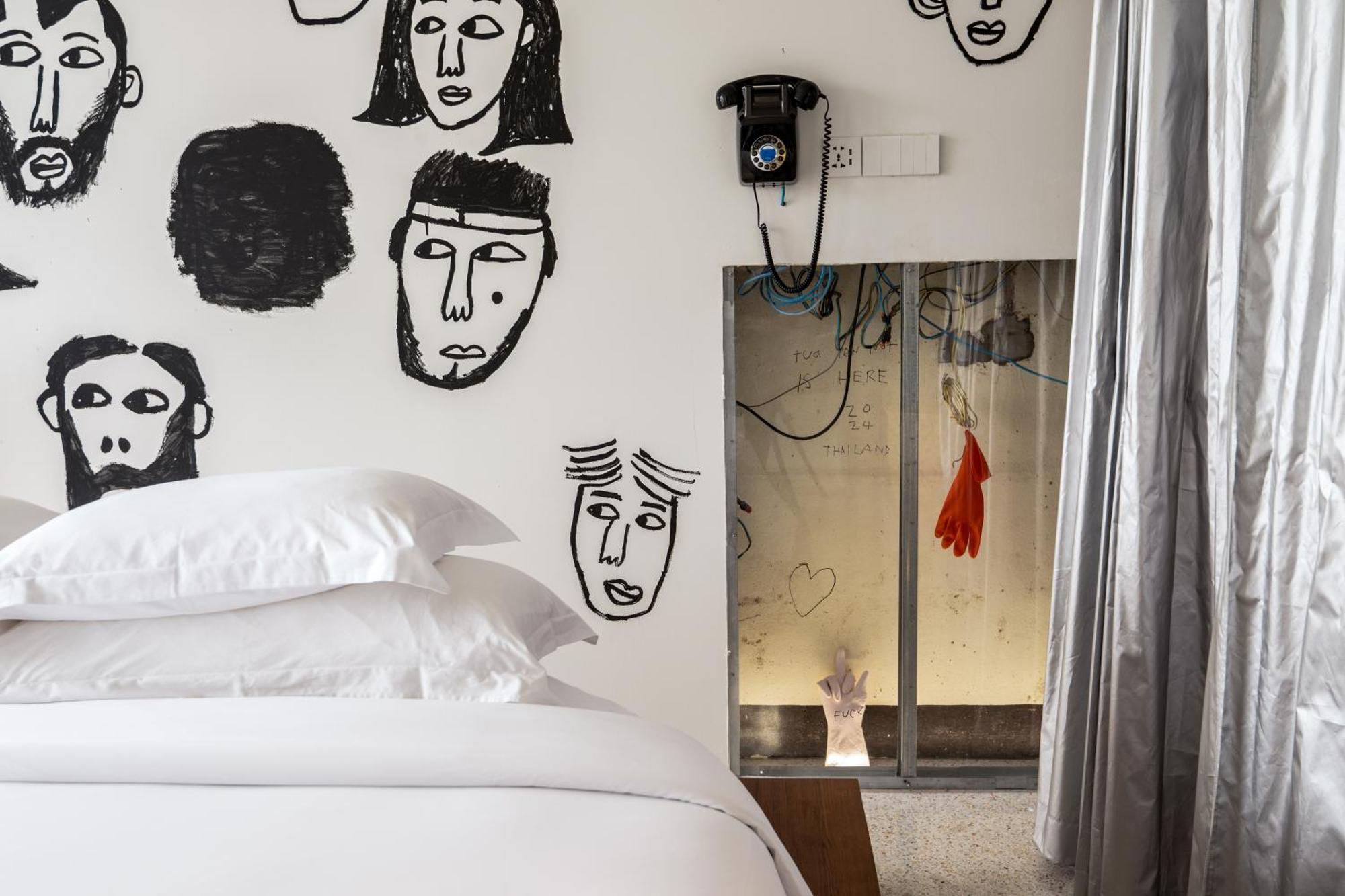 Hotel Chi Art Series 4*