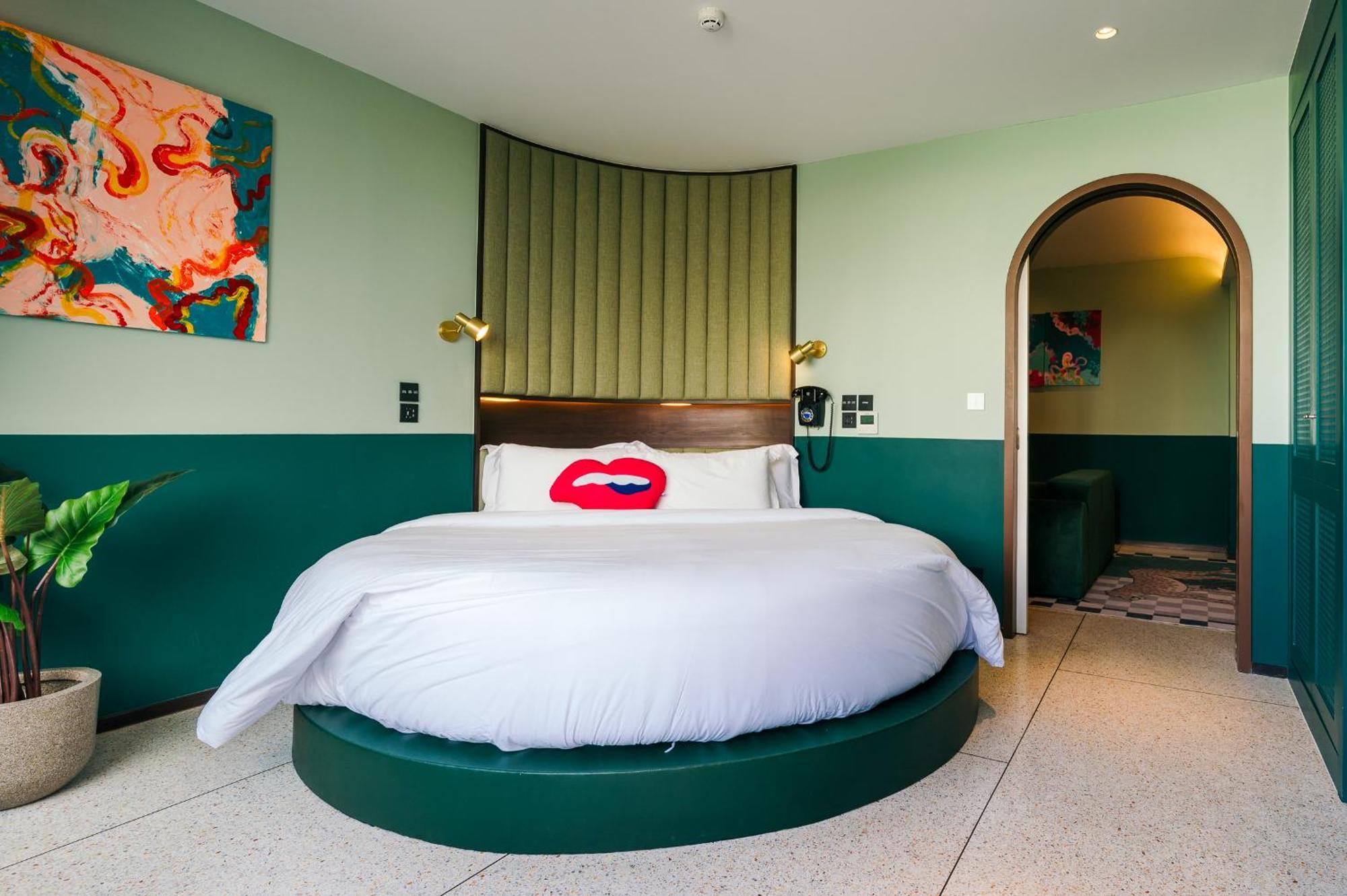 Chi Art Series Hotel 4*
